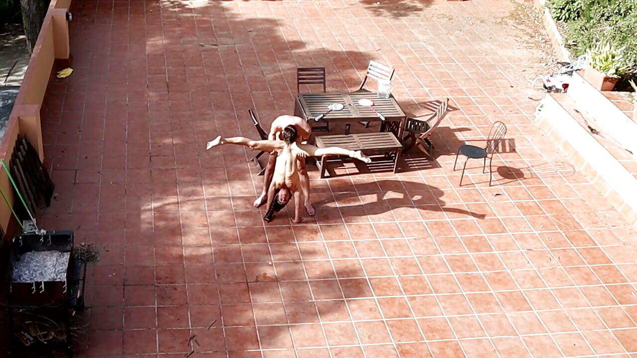Couple catched fucking in the courtyard