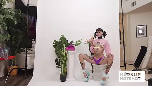 Bts - boneka CC memamerkan sosoknya yang langsing dan bertato dengan percaya diri!