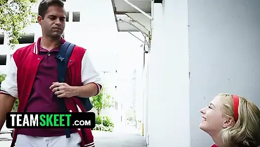 Cadı Minxx Marley Nicky Asi'ye aşk büyüsü yapıyor ve onu kurutuyor