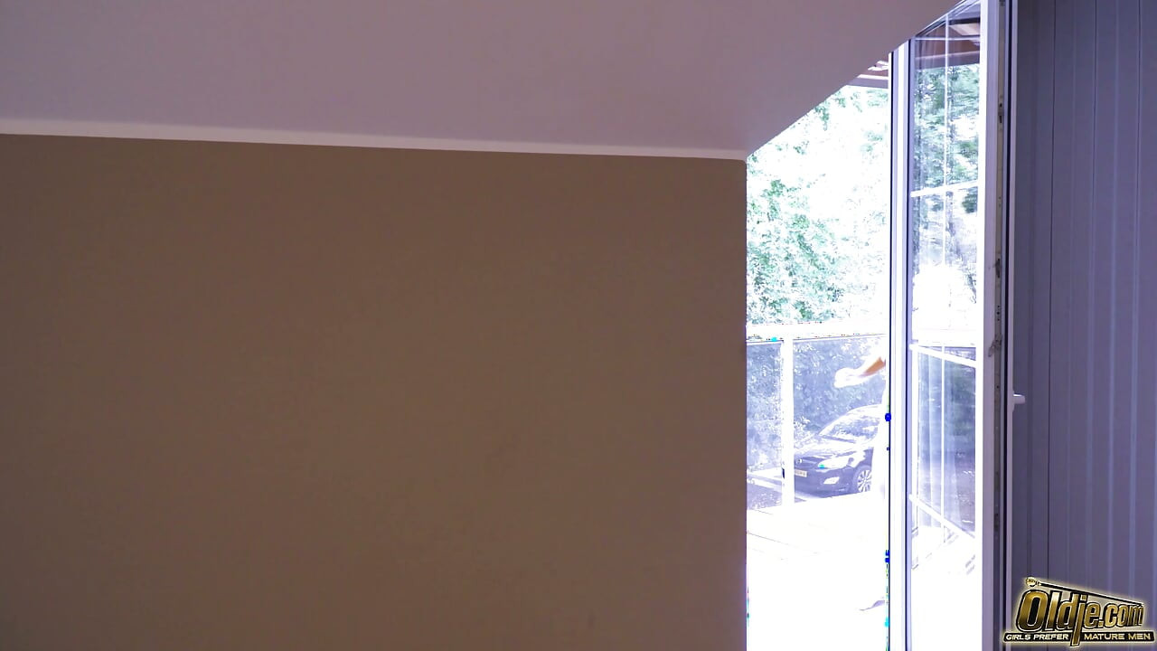 He Was Just Watching Porn... Until She Walked In To Get Fucked-Oldje Exclusive