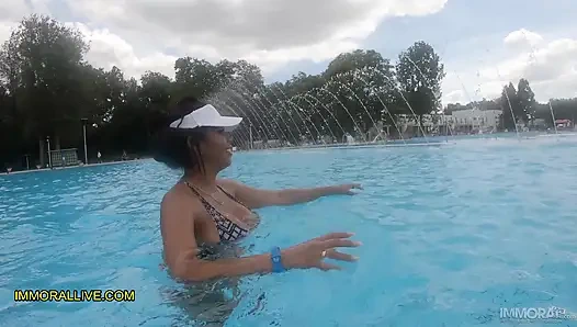 Üvey baba ve üvey oğlu corona virüs sonrası spa merkezinde büyük götlü ve büyük memeli tombul latini alıyor