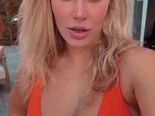 Wwe - Cj Perry alias Lana în bikini portocaliu