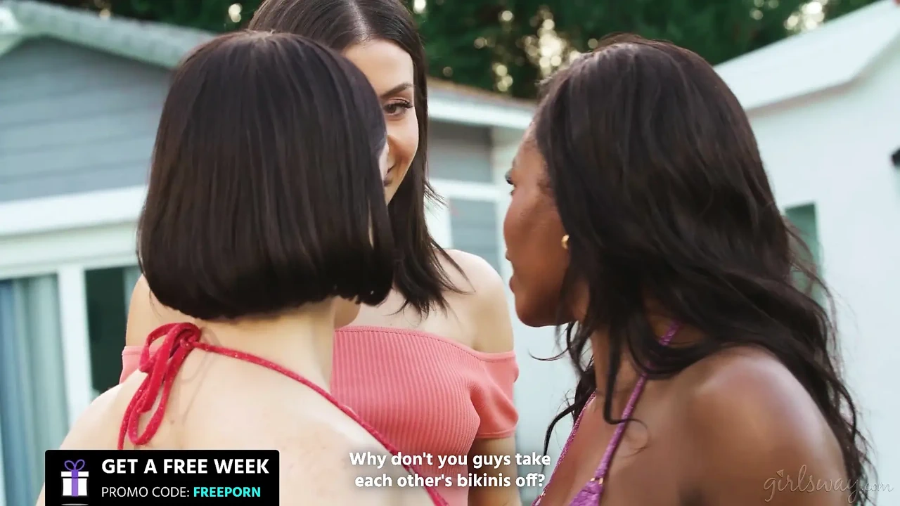 GIRLSWAY -的Natalie Brooks给好朋友Nicole Kitt和Lucy Lotus上油，拍摄热辣的比基尼写真