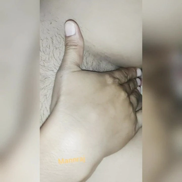 Desi žena se fingeruje