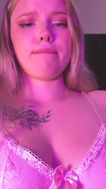 Kluczowy moment z "Quiet, Mój chłopak usłyszy!" - cycata współlokatorka pokryta spermą - hard fuck, facefuck, anal plug"