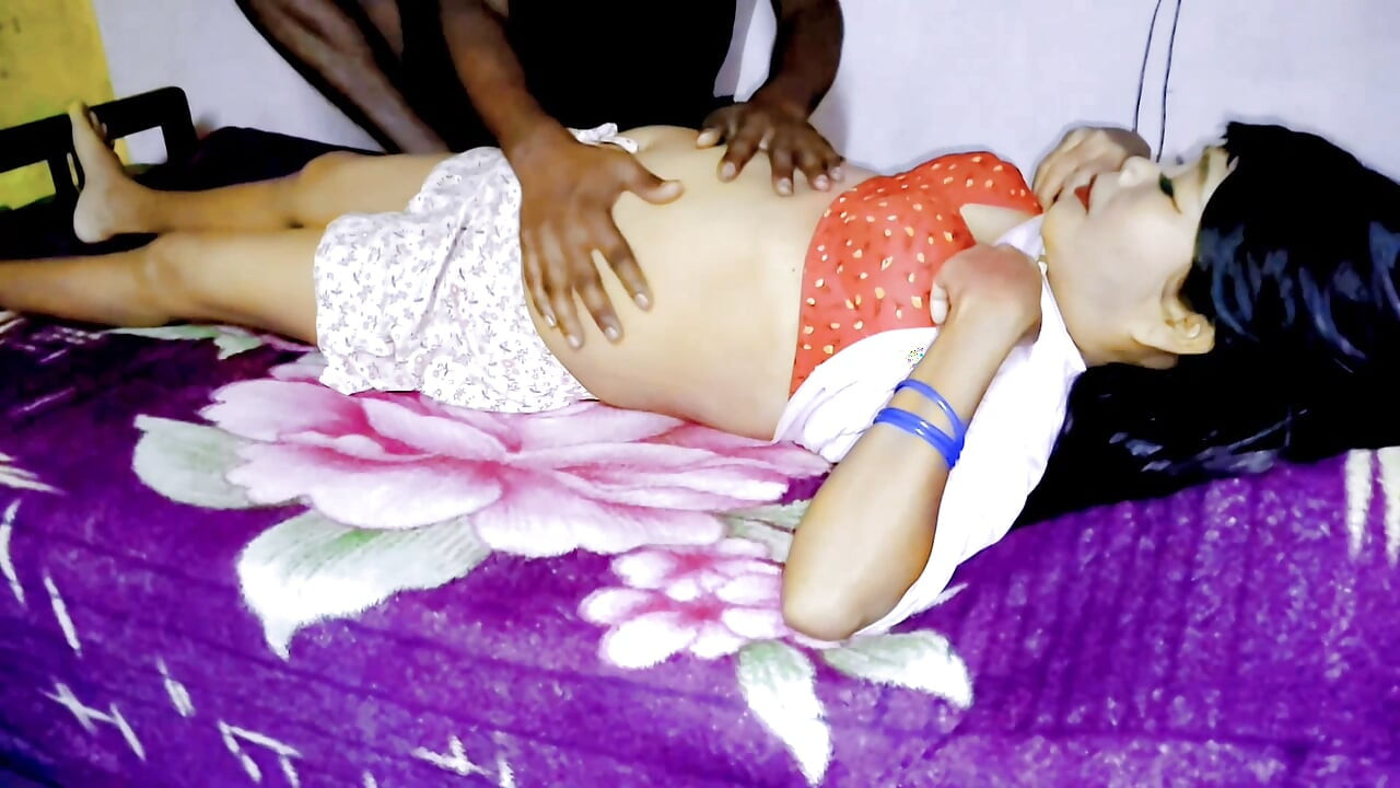Ayesha me ligou para fazer uma massagem corporal e eu fiz na boca dela é fodida duro hd