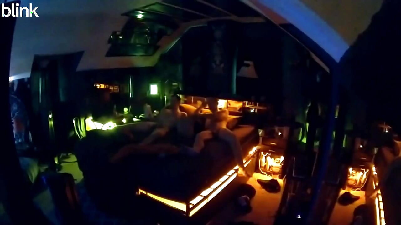 Bobby beni iyi ve sert sikiyor