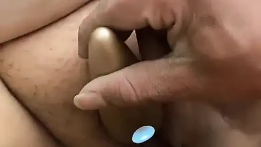 İri güzel kadın amatör evli kadın oyuncağını kullanırken sikişiyor