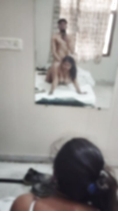 Meri randi biwi chudakkado ki tarah chud rahi hai hotel mein