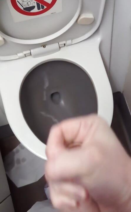 Ich war ziemlich geil im flugzeug, musste sich darum kümmern