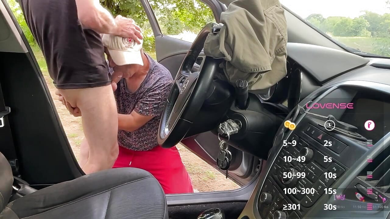 Un encuentro en coche soleado