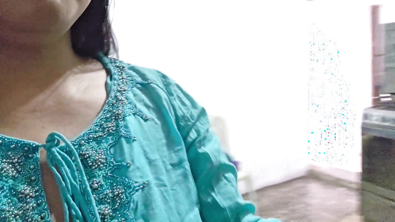 Hungry in the kitchen: Sexy snack with apple and my favorite toy