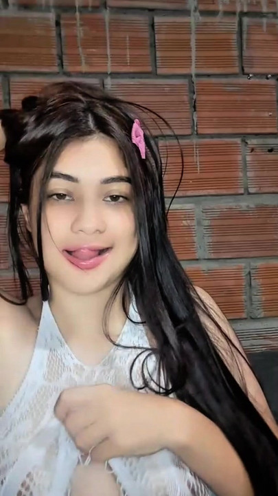 Porn actress yuliethgomez masturbates