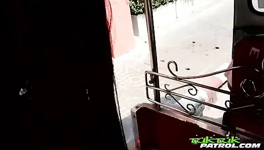 Lezzetli tatlı kivi yabancılarla sikişiyor