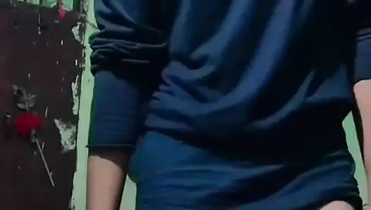 Hintli ateşli kız arkadaşım sert sikiş için göğüslerini amını parmaklıyor