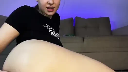 Büyük dildo sikişiyor anal yakın çekim