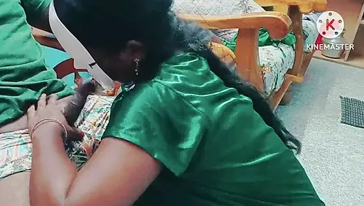 Tamil - hintli kız erkek arkadaşını baştan çıkarıyor ve onu yatağa almak için güzel bir sakso çekti - tamil sesli erotik inleme
