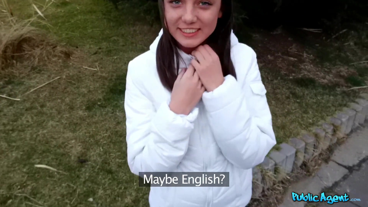 PublicAgent - 身材紧致娇小的年轻大学女郎在酒店房间里体验她的第一次大鸡巴