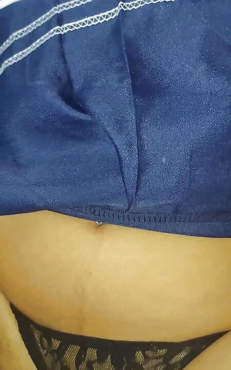 オタクのスラットはビデオゲームをしながらセックスされるのを楽しんでいる