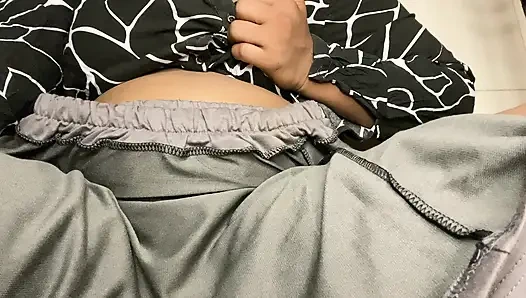 Indisches mädchen muschi fingert und möpse zeigen und drücken