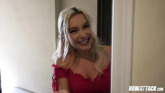 Die blonde schönheit lindsey lakes ist ein freches hottie