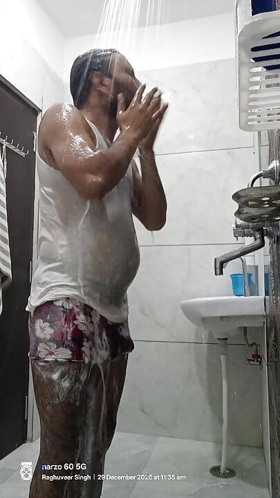 Indio Rajasthani, hombre disfruta de la ducha y show de masturbación maestra con el vecino oficial de policía tío chupando y chupando con ne