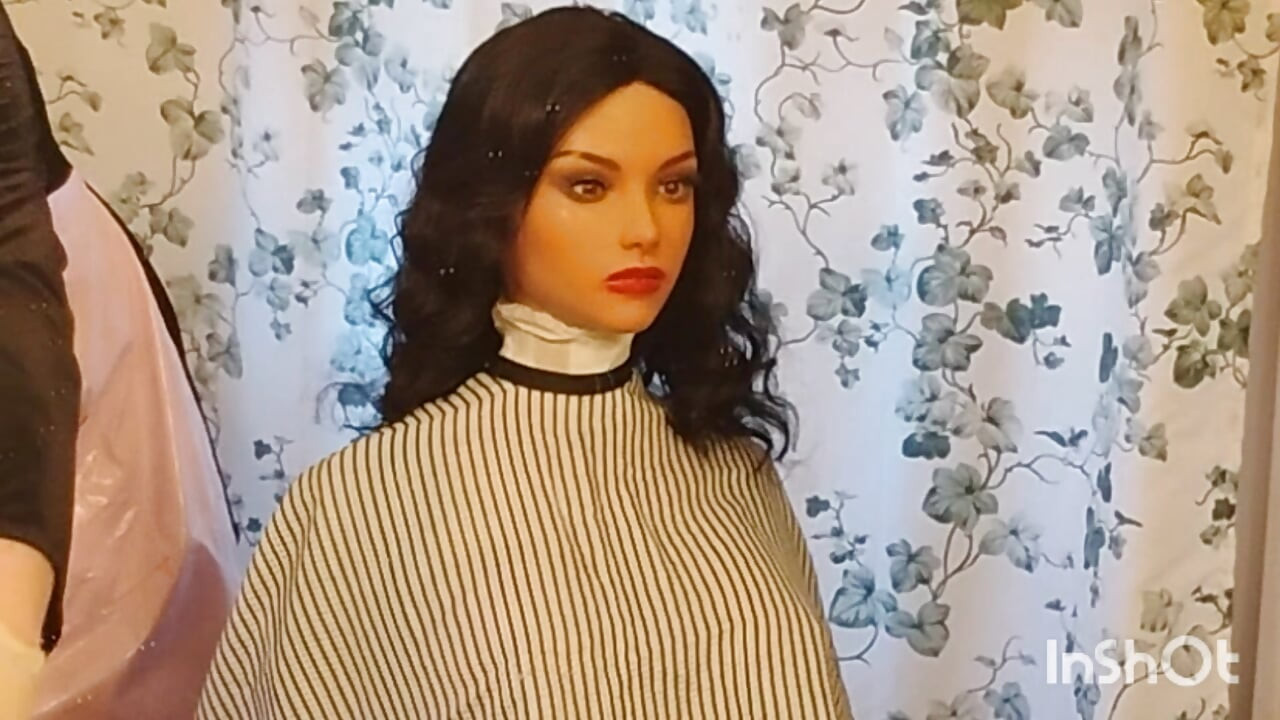Emma-parturi esittelee viittansa