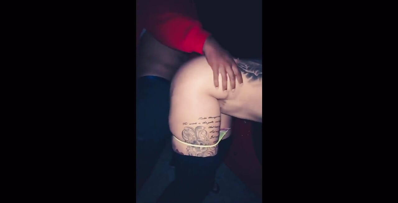Khloe Lynn pawg tatuada é fodida fora em um Hellcat