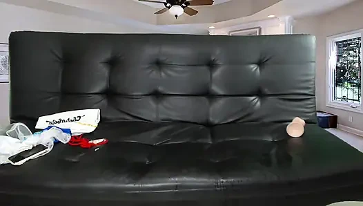 Ibu tiri toket besar orgasme dengan dildo besar dan muncrat