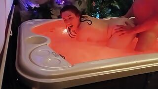 Traindo minha namorada com Aleya Sun em uma banheira de hidromassagem