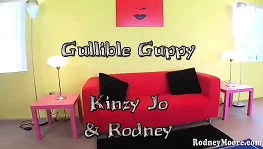 Süßes blondes aughties-mädchen bekommt ein sprudelndes ende