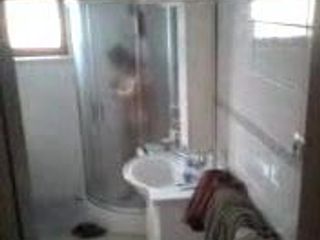 샤워실에서 벌거벗은 중국 할머니