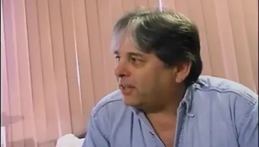 Муж делится своей горячей женой