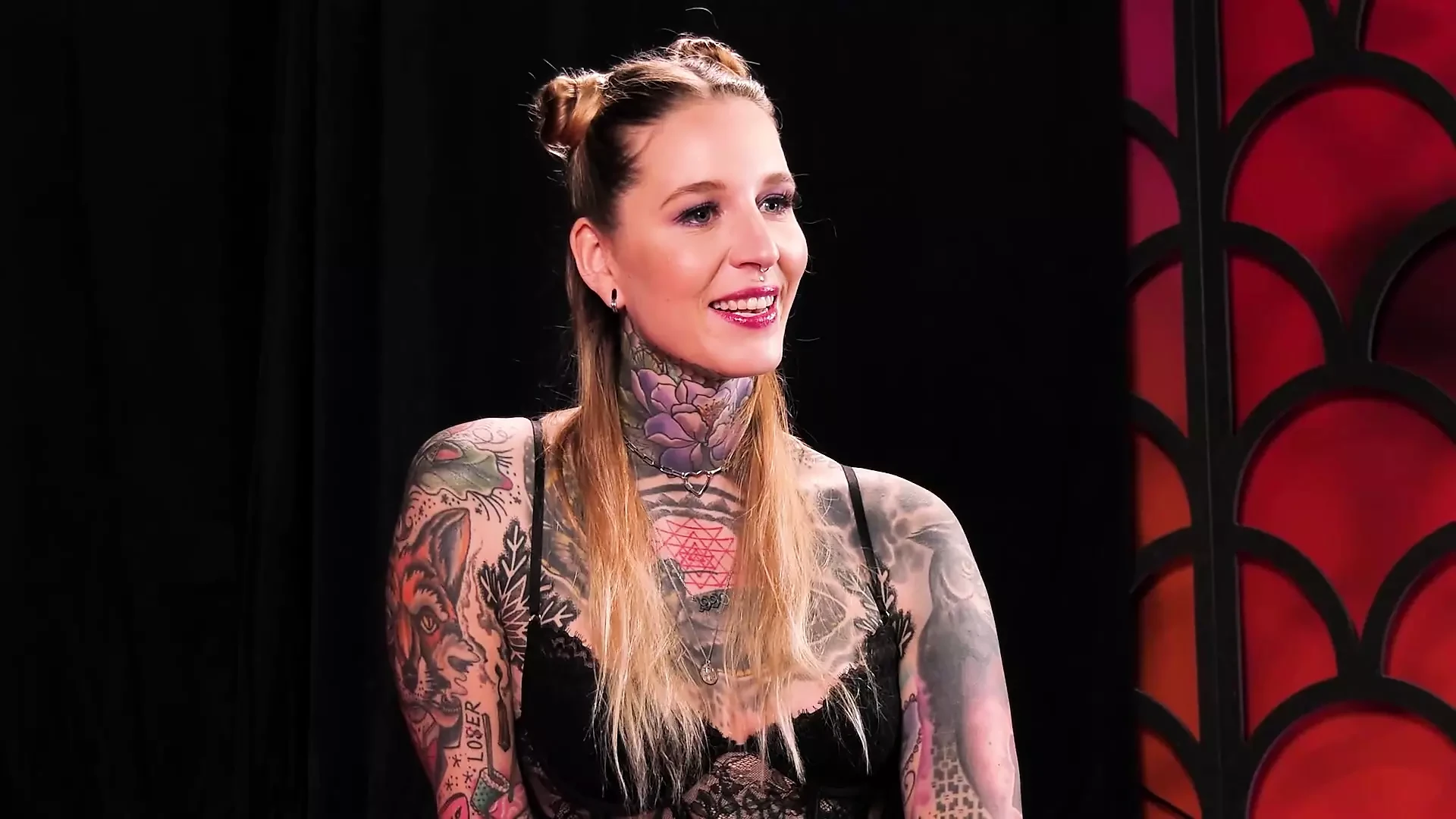 Tattooed Slut Gets Fucked Properly and Makes a Masturbation Show