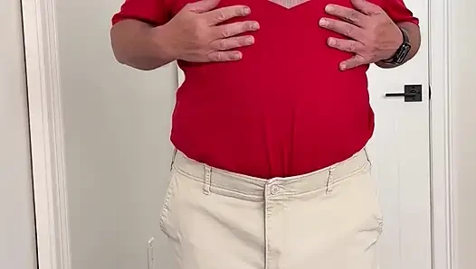 Kırmızı iç çamaşırlı striptiz gösterisi