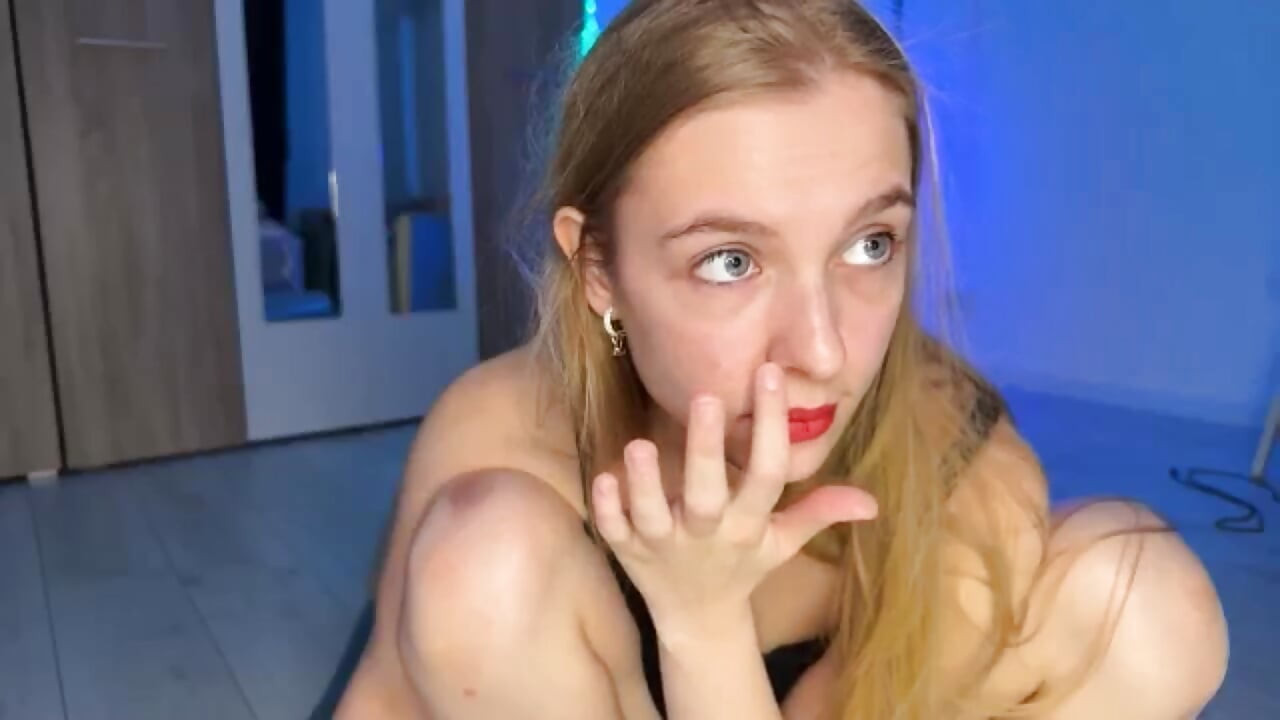 אחותי החורגת רוצה לקיים יחסי מין