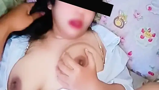 Bibiku meneleponku ke rumahnya setelah bekerja sebagai sekretaris, dia bilang dia ingin aku berhubungan seks dengannya sebelum suaminya kembali. BAGIAN 2