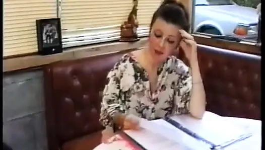 Olgun bir kız özel öğretmeni tarafından sikiliyor