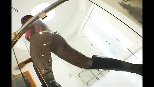 İlahi güzellik yarağa boyun eğiyor