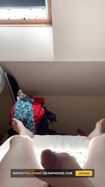 Horny Gay UK Slut Enjoying a Wank