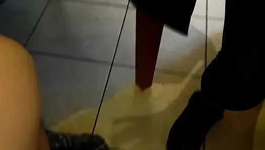 diese schlampe lutscht weiter meinen schwanz