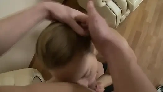 Genç bir Rus kız için derin anal seks