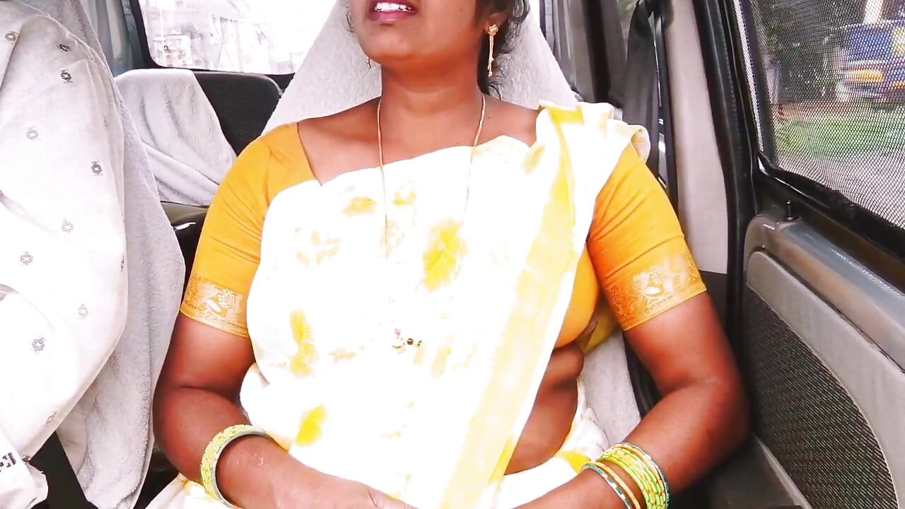 Hintli hizmetçi arabada seks Telugu edepsizce konuşuyor.