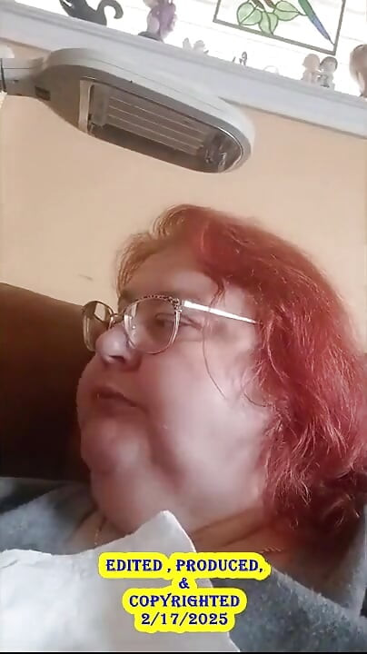 Vicki, suster nakal ini makan siang sebelum makan siang