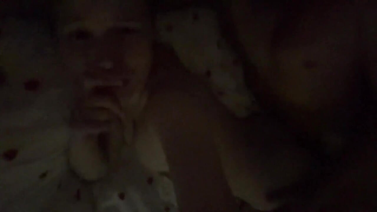 Ich Ließ Meinen Stiefbruder Meine Enge Muschi Ficken, Während Niemand Zu Hause War