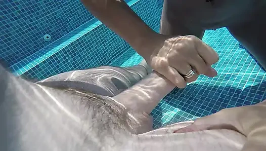 MILF Panas Dengan Rosebud Masturbasan Dan Masturbasi Di Bawah Air Lalu Membuat Suaminya Cum