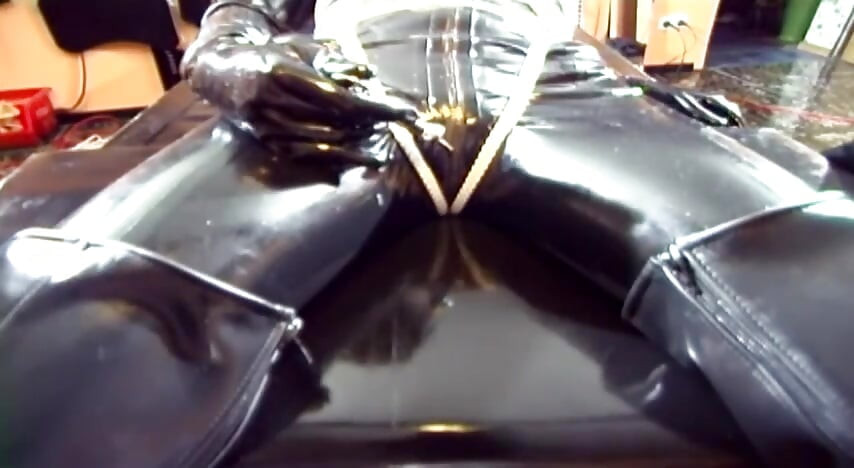 乳膠戀物癖蕩婦的極限綑綁