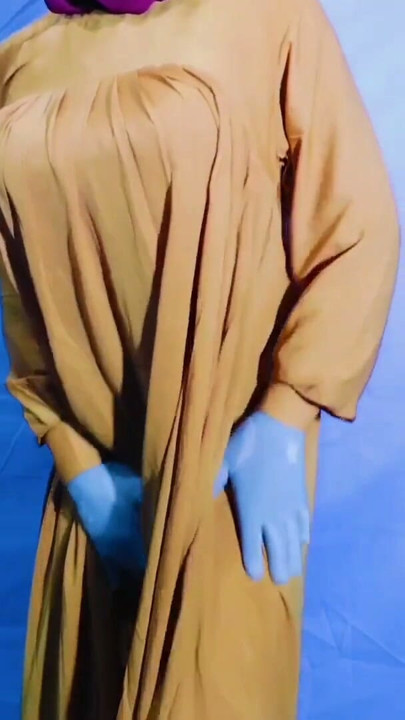 indian hijabi sundari mohila hastomoithun ebong nongra kotha bolche | Clip 1