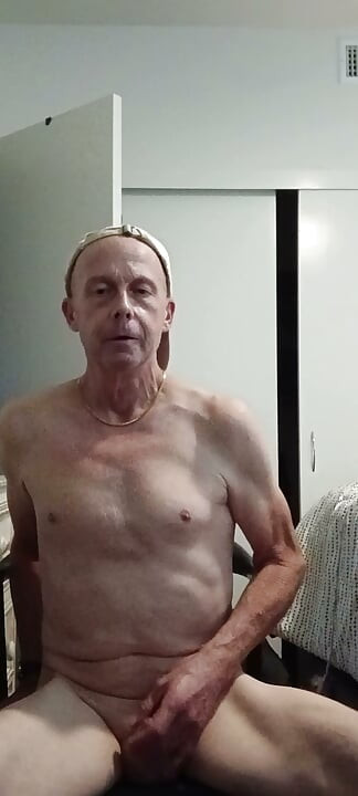 I Am A Tiny Dick guy A I Love Sucking Straight Guys