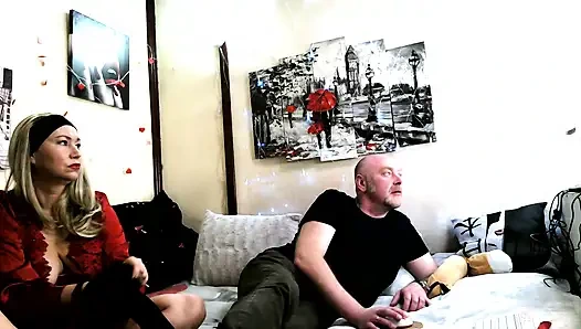 Sakso, domalma, olgun eşlerin konuşmaları, amcık yakın çekimde yarak ve sadece uzun saçlı güzel olgun sarışın!